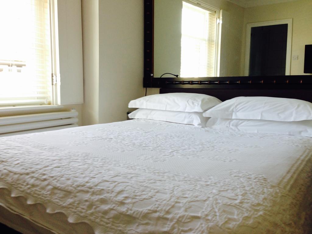 The Bell Inn Hotel Horndon-on-the-Hill Cameră foto