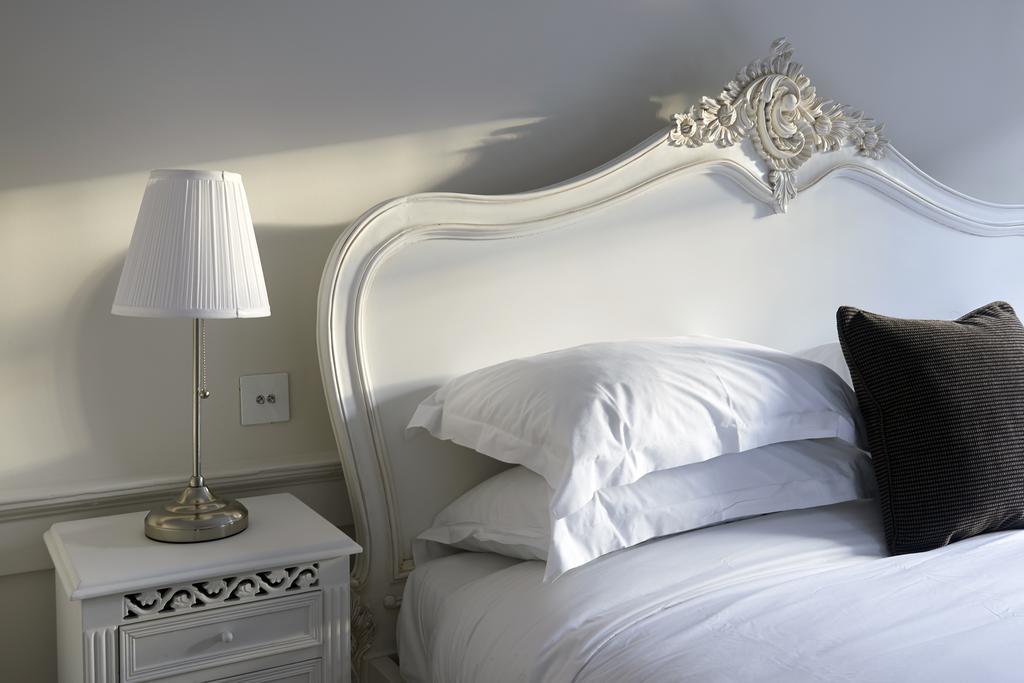 The Bell Inn Hotel Horndon-on-the-Hill Cameră foto